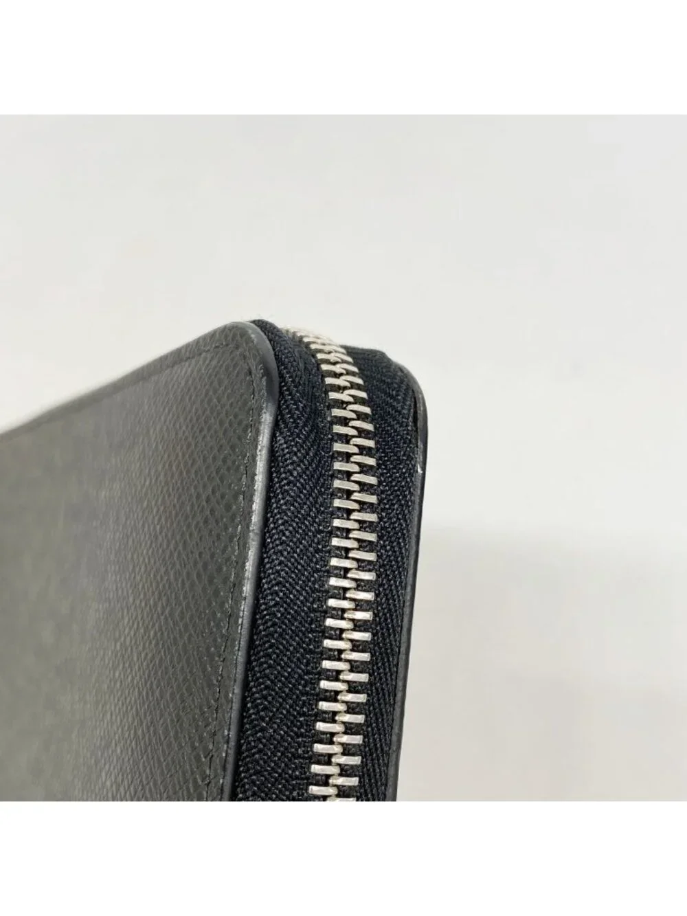 Louis Vuitton Wallet Taiga Zippy Organizer NM Ardoise